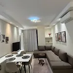 Golden Tower Center Apartment *