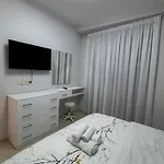 Golden Tower Center Apartment *