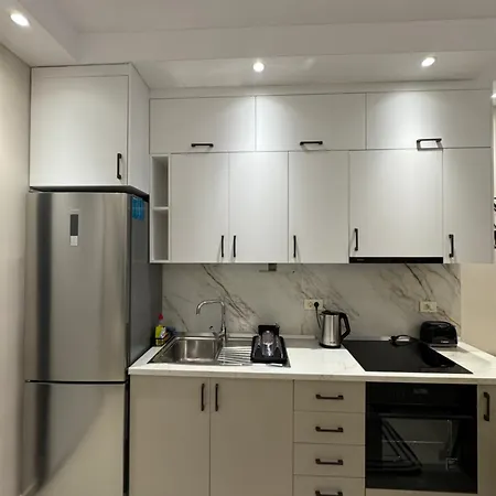 Golden Tower Center Apartment *