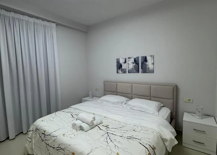 Golden Tower Center Lägenhet *