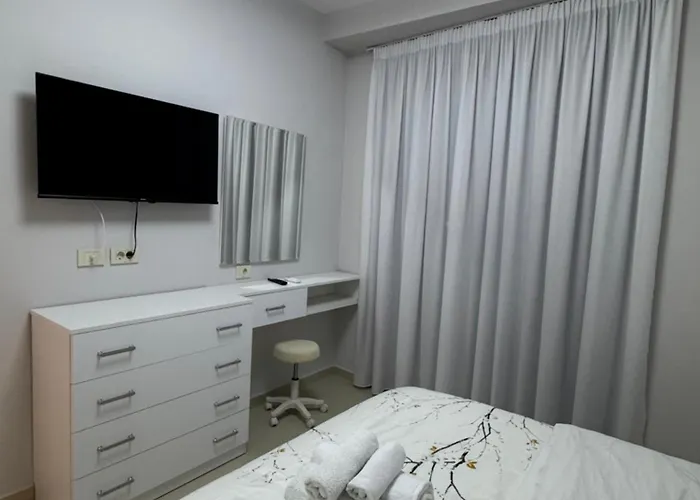 Golden Tower Center Lägenhet *