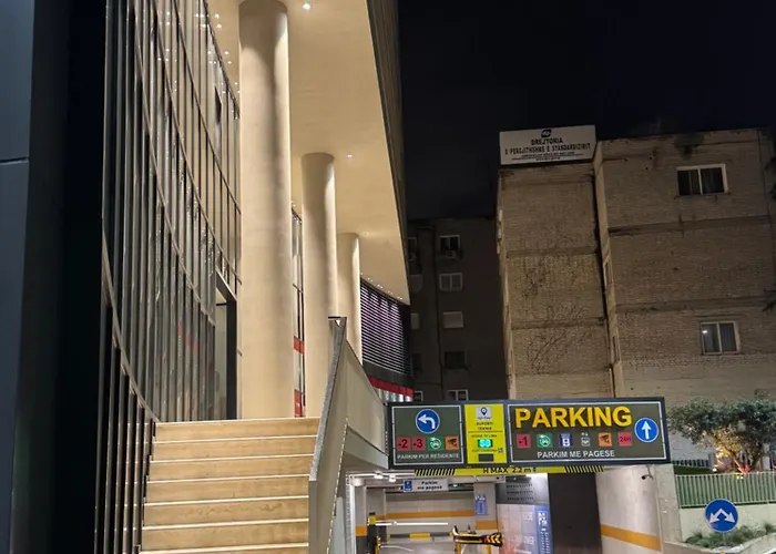 Golden Tower Center Lejlighed